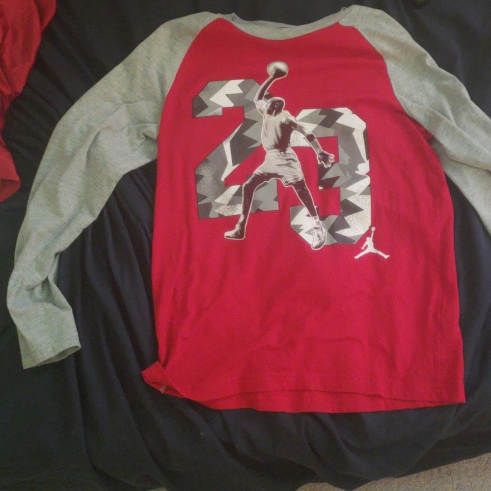 Jordan long sleeve shirt youth large